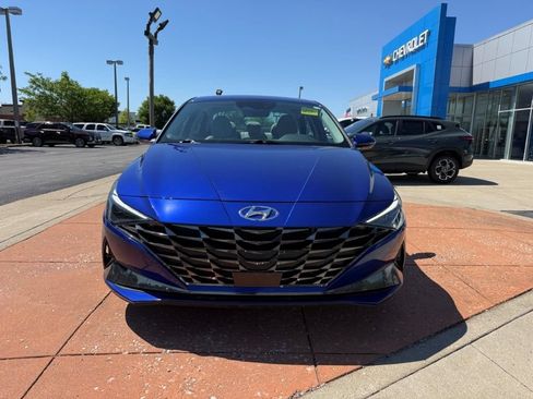 Used 2023 Hyundai Elantra Limited w/ Cargo Package FWD image 2