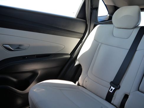 Certified 2025 Hyundai Tucson SE image 12