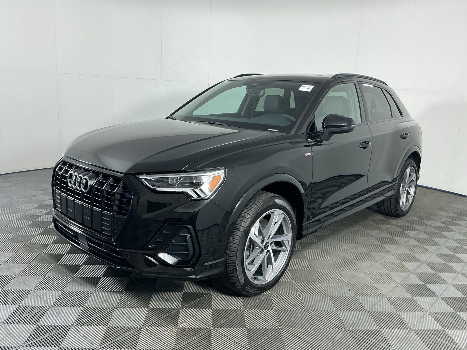 Used 2025 Audi Q3 2.0T Premium AWD/4WD image 3
