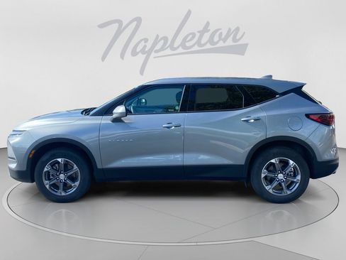Used 2025 Chevrolet Blazer LT FWD image 2