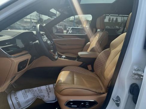 Used 2022 Jeep Grand Cherokee Summit image 19