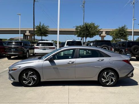 Used 2025 Hyundai Elantra Sport FWD image 8