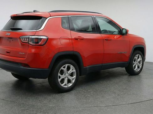 Used 2025 Jeep Compass Latitude AWD/4WD image 9