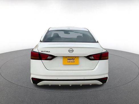 Used 2025 Nissan Altima 2.5 SV FWD image 11