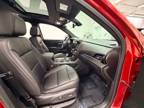 Certified 2023 Chevrolet Traverse RS image 32