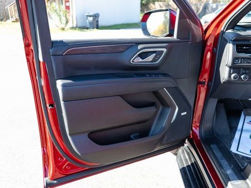 Used 2022 Chevrolet Tahoe LT w/ Luxury Package image 12