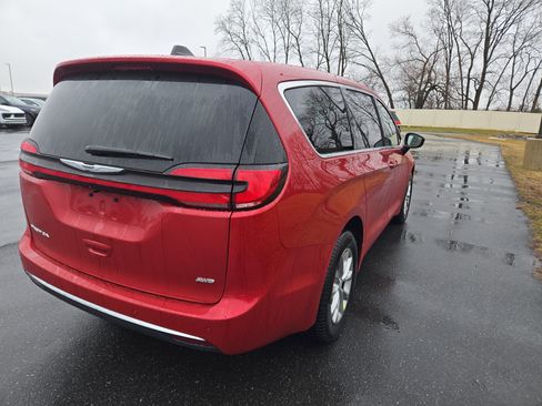 New 2026 Chrysler Pacifica Select AWD/4WD image 8