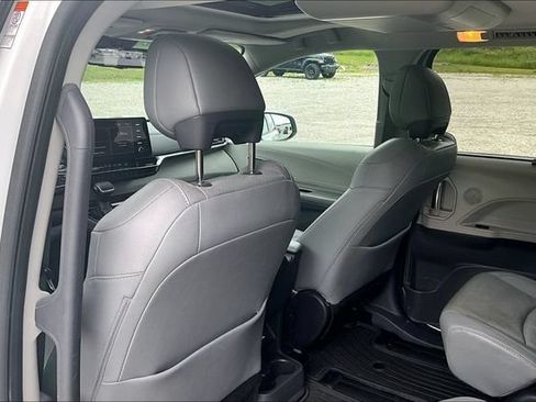 Used 2022 Toyota Sienna Limited AWD/4WD image 34