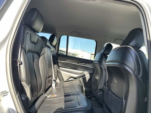 Used 2023 Jeep Grand Cherokee Limited image 18