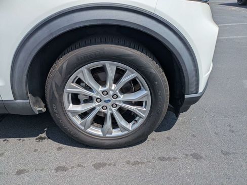 Used 2021 Ford Explorer XLT w/ Equipment Group 202A RWD image 11
