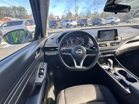 Used 2024 Nissan Altima 2.5 SV image 10