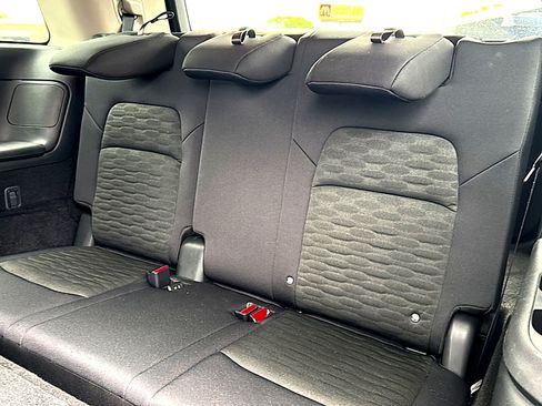 Used 2025 Nissan Pathfinder SV FWD image 20