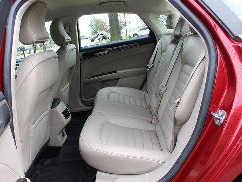Used 2017 Ford Fusion SE w/ Fusion SE Technology Package FWD image 32