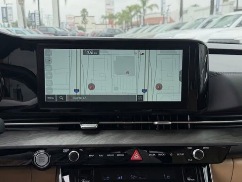 Used 2024 Kia Carnival EX FWD image 27