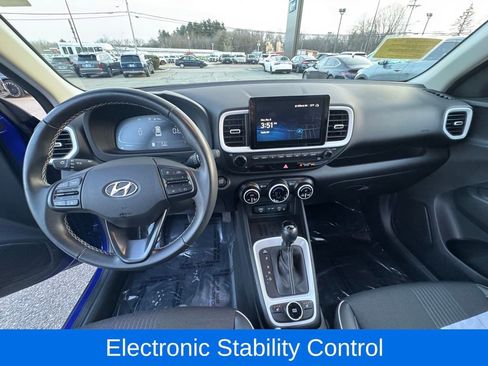 Used 2024 Hyundai Venue Limited image 14