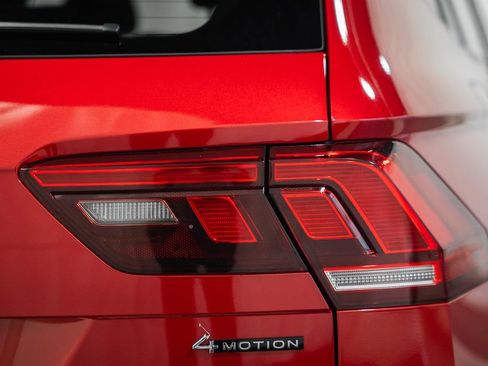 Used 2024 Volkswagen Tiguan SE R-Line image 6