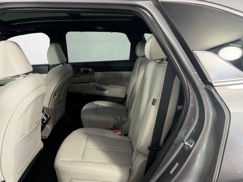 Used 2025 Kia Sorento SX Prestige image 29