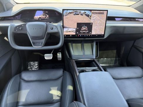 Used 2022 Tesla Model X image 11