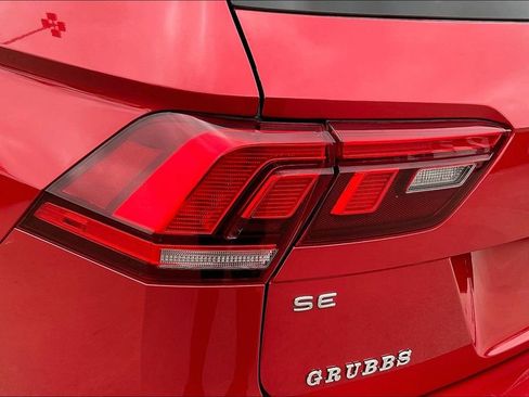 Used 2022 Volkswagen Tiguan SE image 41