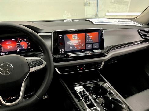 New 2026 Volkswagen Atlas Peak Edition AWD/4WD image 9