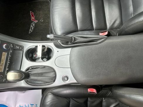 Used 2006 Chevrolet Corvette Convertible w/ Preferred Equipment Group RWD image 18