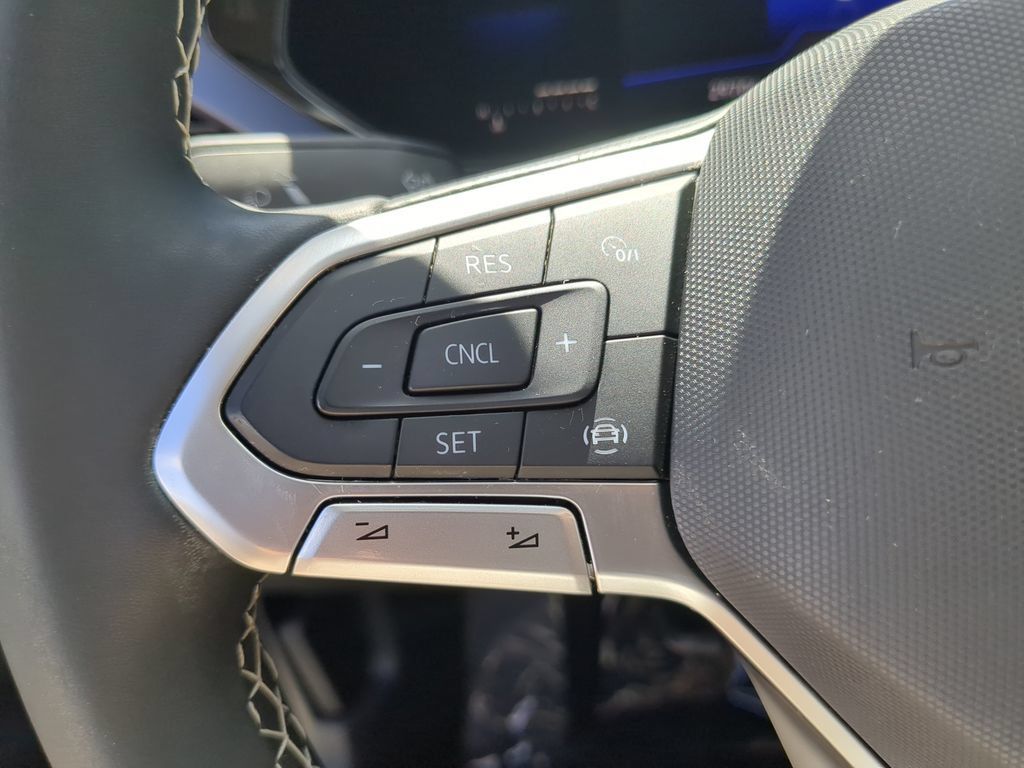 Certified 2022 Volkswagen Taos SE FWD image 26