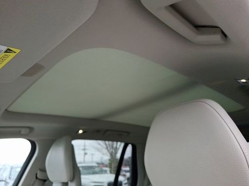 Used 2017 Volvo XC90 T6 Momentum w/ Vision Package image 15