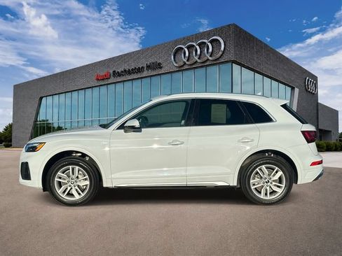 Used 2023 Audi Q5 2.0T Premium w/ Convenience Package AWD/4WD image 2