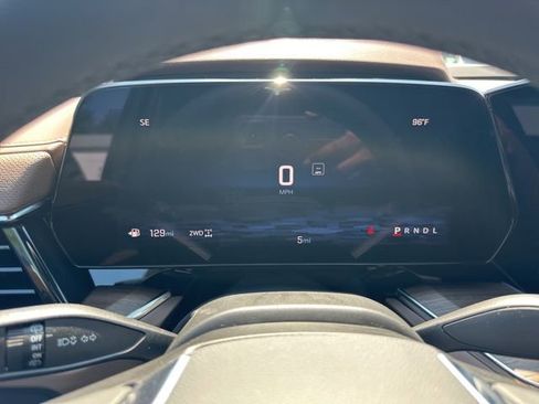 New 2025 Chevrolet Suburban High Country image 23