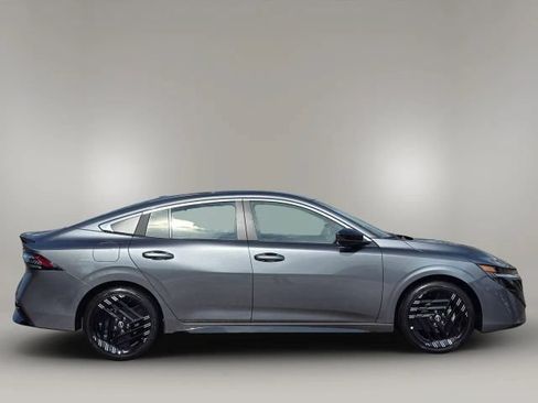 Used 2026 Nissan Sentra SR w/ Floor Mat Package FWD image 4