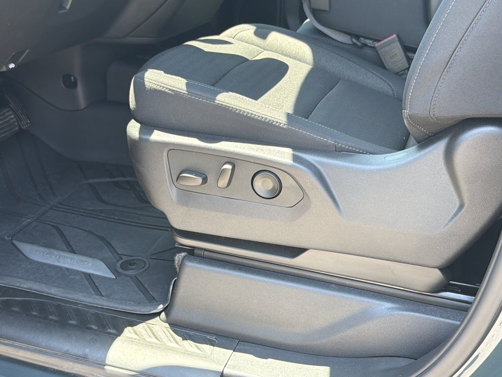 Used 2025 Chevrolet Silverado 1500 Custom Trail Boss w/ Turbomax Blackout Package AWD/4WD image 15