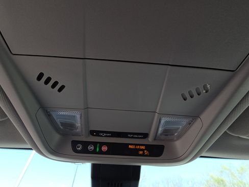 Used 2023 GMC Terrain SLE image 24