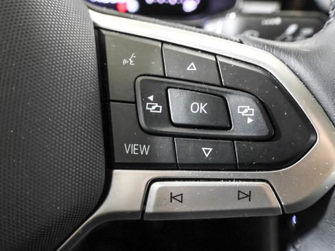 Used 2025 Volkswagen Jetta SE w/ Black Wheel Package image 28