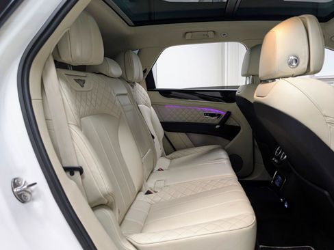 Used 2018 Bentley Bentayga AWD/4WD image 25