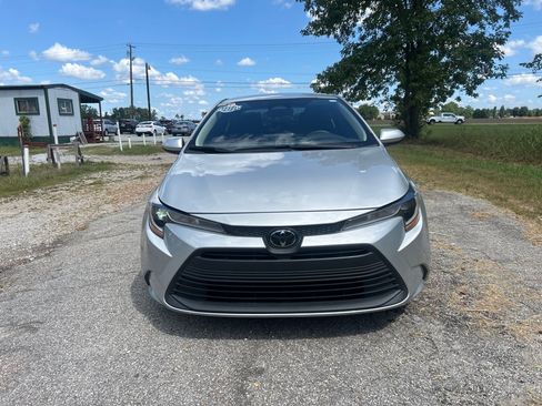 Used 2024 Toyota Corolla LE FWD image 2