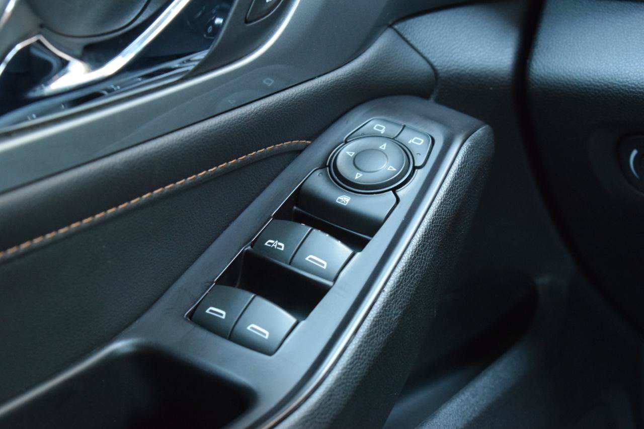 Used 2020 Chevrolet Traverse LT FWD image 21