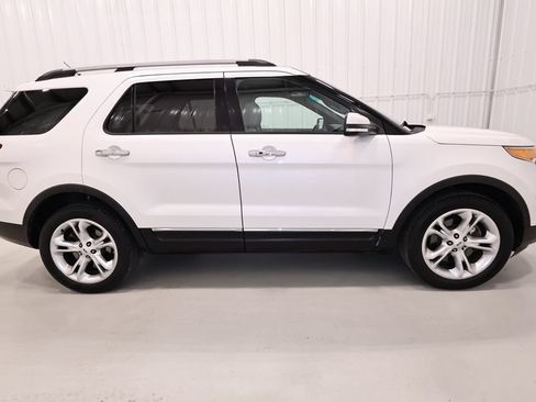 Used 2014 Ford Explorer Limited w/ Equipment Group 301A AWD/4WD image 2