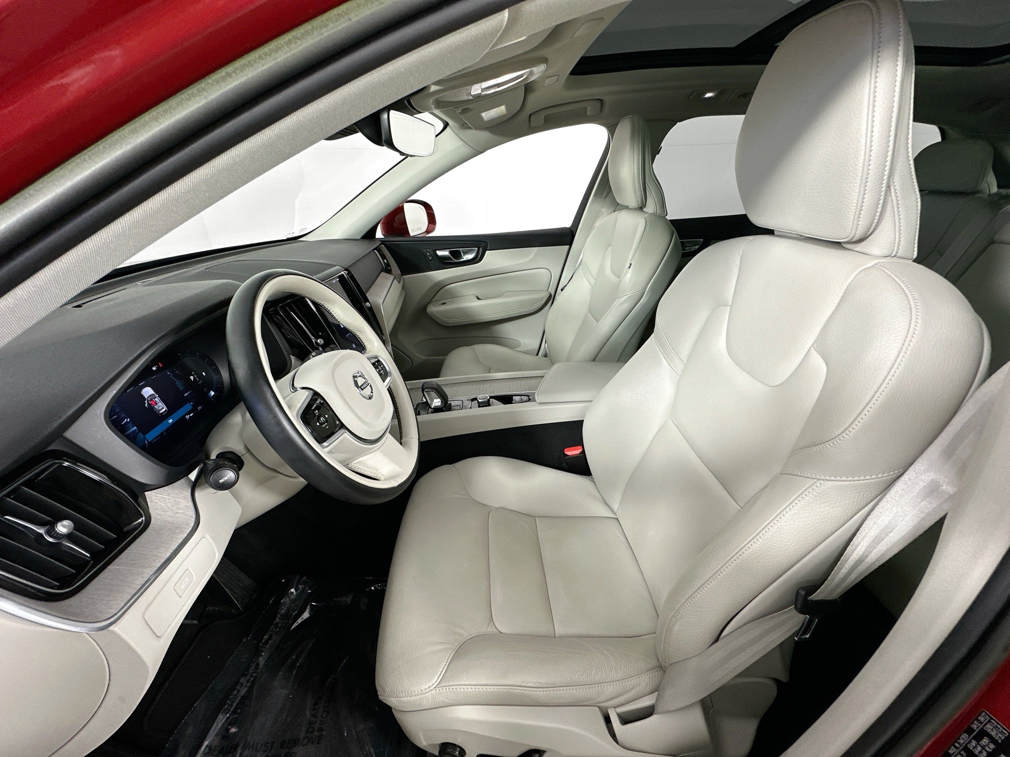 Used 2023 Volvo XC60 B5 Plus FWD image 20