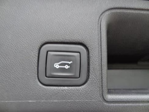 Used 2023 GMC Terrain SLT image 11