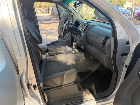 Used 2016 Nissan Frontier SV image 10