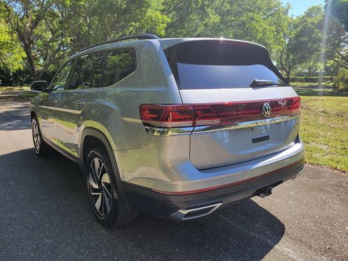 Used 2026 Volkswagen Atlas SE FWD image 5