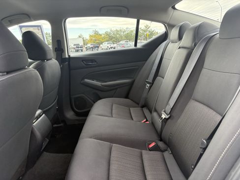 Used 2025 Nissan Altima 2.5 SV FWD image 12