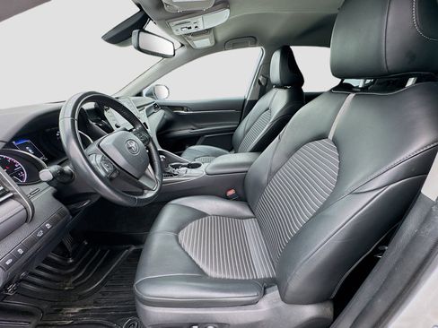 Used 2022 Toyota Camry SE w/ Convenience Package FWD image 13
