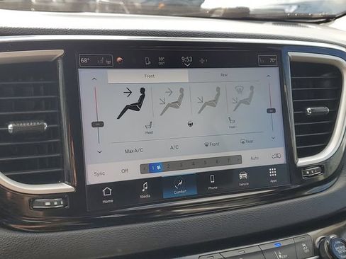 Used 2023 Chrysler Pacifica Touring-L FWD image 17