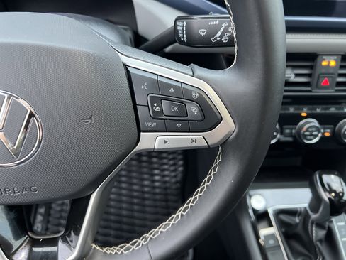 Used 2024 Volkswagen Taos SE image 19