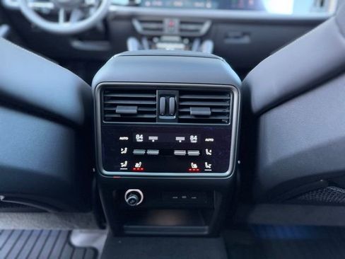 New 2025 Porsche Cayenne Turbo AWD/4WD image 34