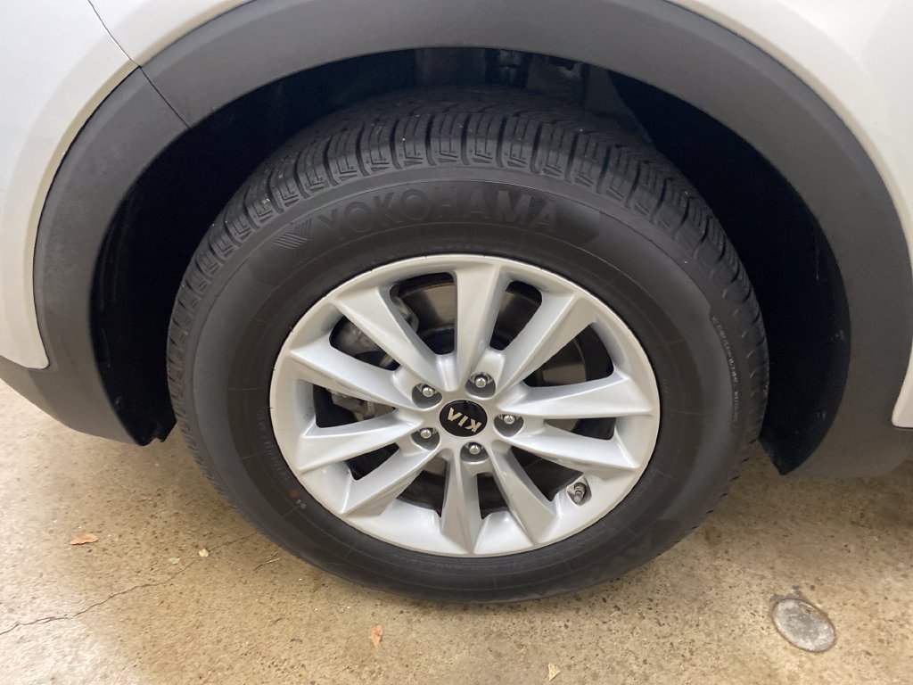 Used 2020 Kia Sorento LX w/ LX I4 Convenience Package AWD/4WD image 16