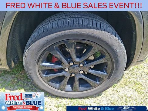 Used 2017 Jeep Grand Cherokee Altitude AWD/4WD image 10