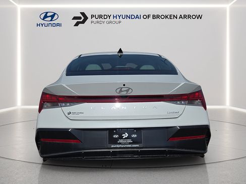 Certified 2025 Hyundai Elantra Limited FWD image 6