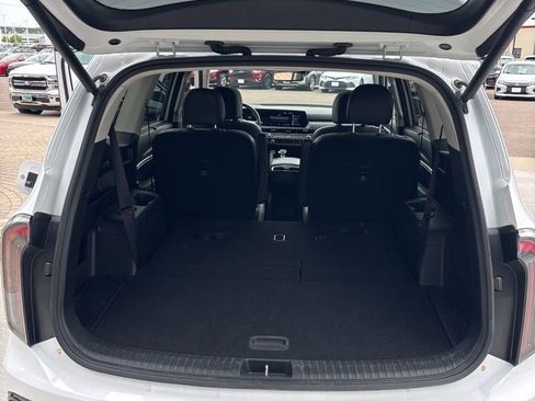 Used 2024 Kia Telluride EX w/ EX Captain's Chair Package AWD/4WD image 33